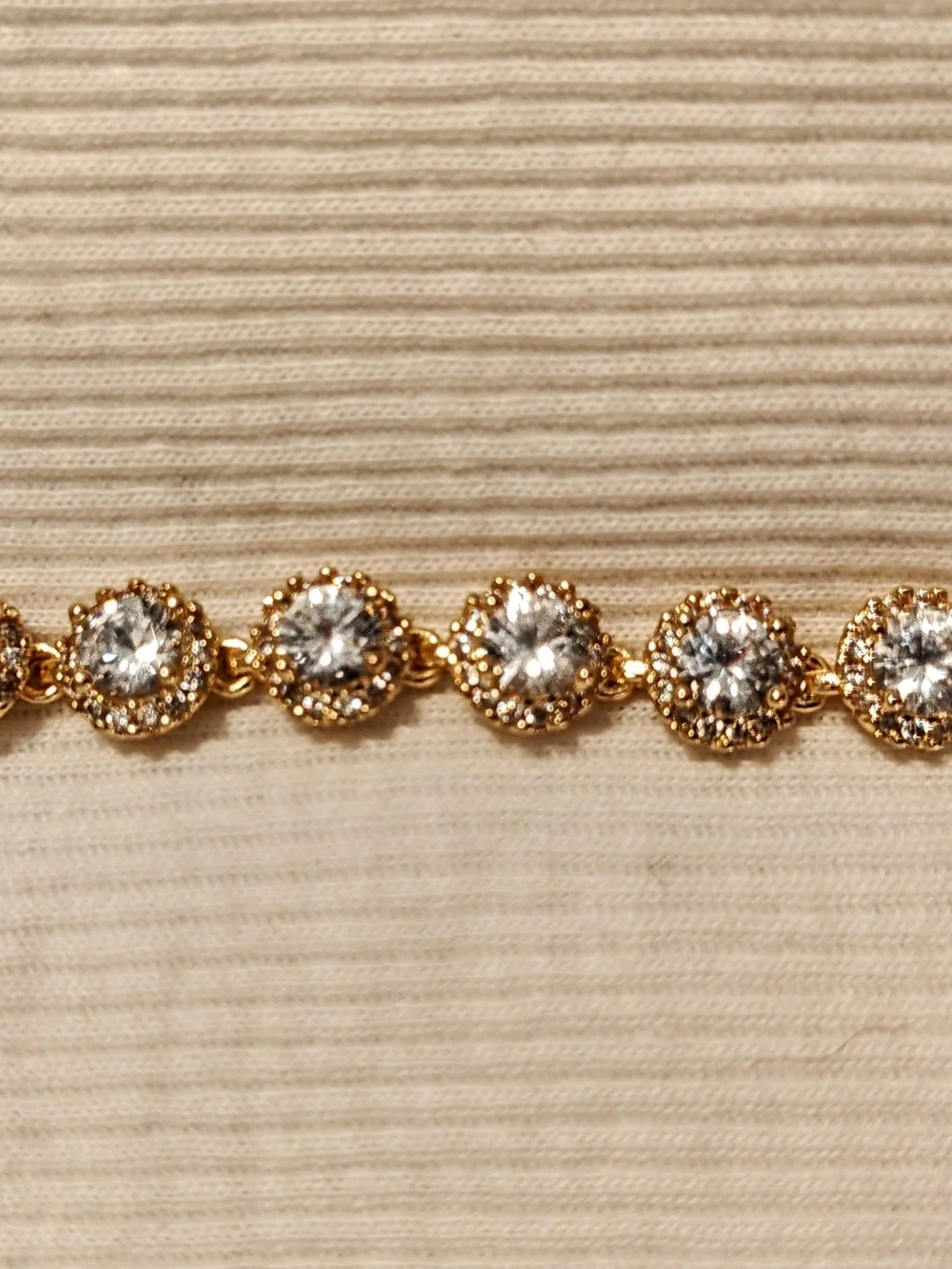 N/A elegant gold